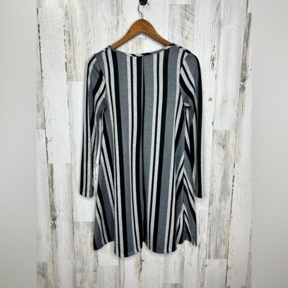 TMG New York Vintage Womren's Striped Top Gray White Size Medium - Picture 2 of 10